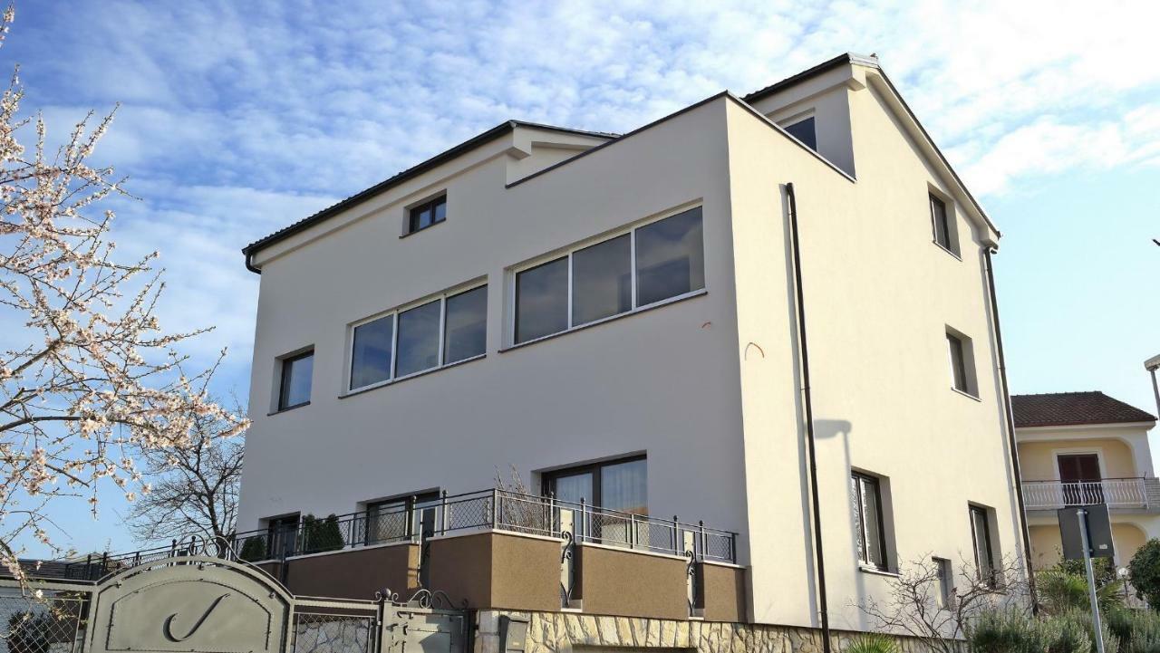 Apartment Ružmarin Porat Exterior foto